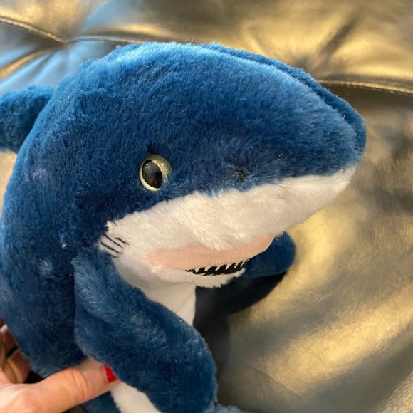 THE PETTING ZOO Blue Shark PLUSH Toy 2018 Collectible - Picture 3 of 9